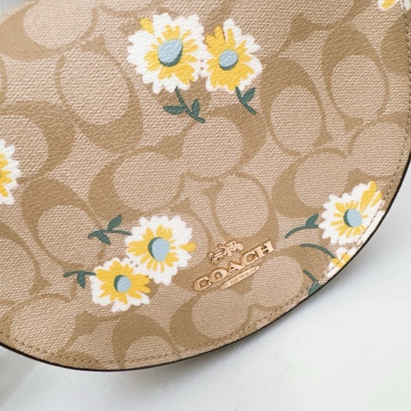 Coach Ellen Crossbody In Signature Canvas With Daisy Print - Picture 2 of 8